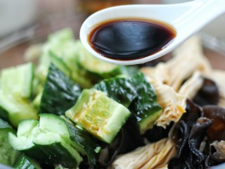 黄瓜腐竹拌木耳 