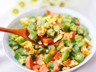 营养丰富的秋葵炒鸡蛋 