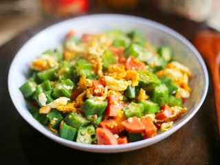 营养丰富的秋葵炒鸡蛋 