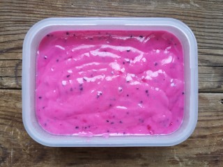 火龙果椰蓉奶冻 