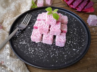 火龙果椰蓉奶冻 