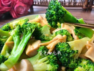 杏鲍菇炒西兰花 