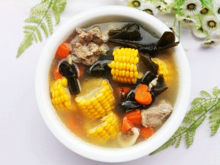 玉米海带筒骨汤 
