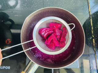 ?秋天的第一杯火龙果撞燕麦奶‼️ 