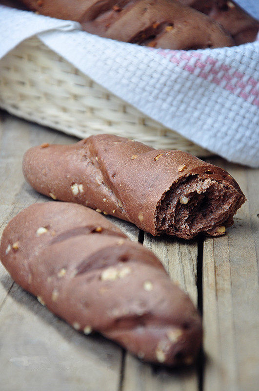 【可可果仁面包卷】 